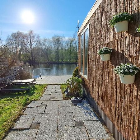 Het Witte Chalet Aan Het Water Van Monumentaal Fort Ooltgensplaat ภายนอก รูปภาพ