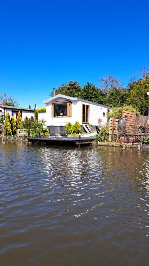 Het Witte Chalet Aan Het Water Van Monumentaal Fort Ooltgensplaat ภายนอก รูปภาพ
