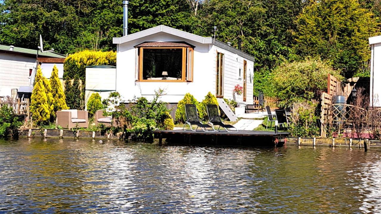 Het Witte Chalet Aan Het Water Van Monumentaal Fort Ooltgensplaat ภายนอก รูปภาพ
