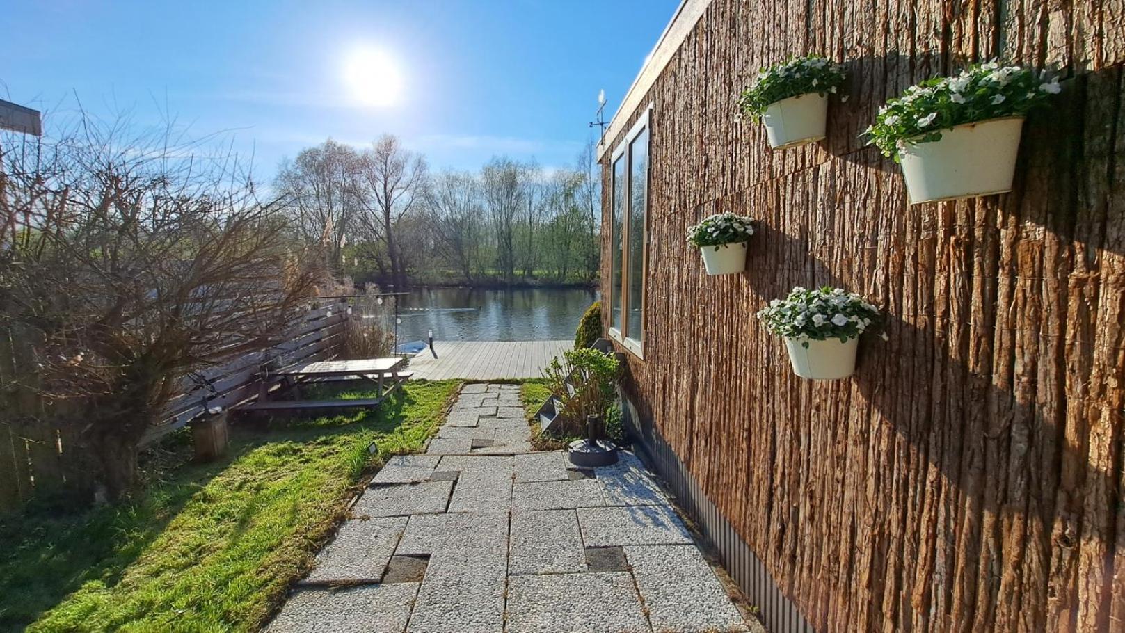 Het Witte Chalet Aan Het Water Van Monumentaal Fort Ooltgensplaat ภายนอก รูปภาพ